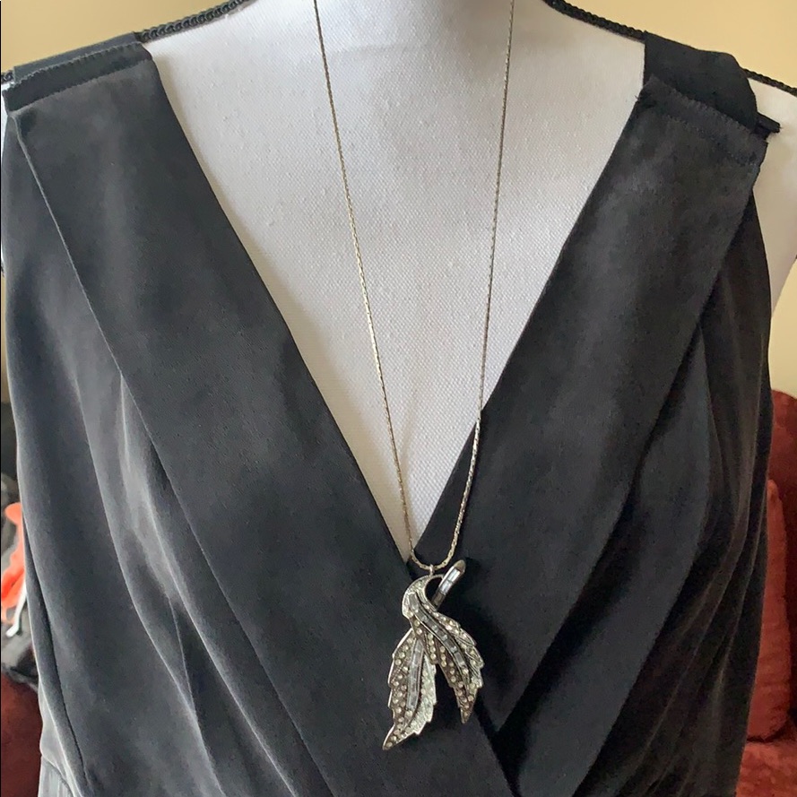 225 Banana Republic Pendant Necklace 22$